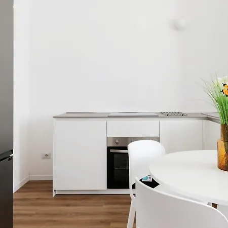 Moon - Spacious Two-room *